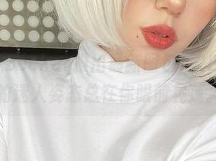 Alina Becker推出最新图包,2B小姐姐的迷人姿态总在你眼前晃荡。