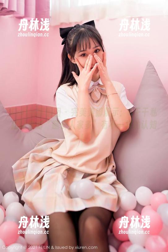 Feilin嗲囡囡-G干干 Feilin嗲囡囡 - 完美美脚展示:G干干私拍让你对“腿长人家多”有不一样的认知!