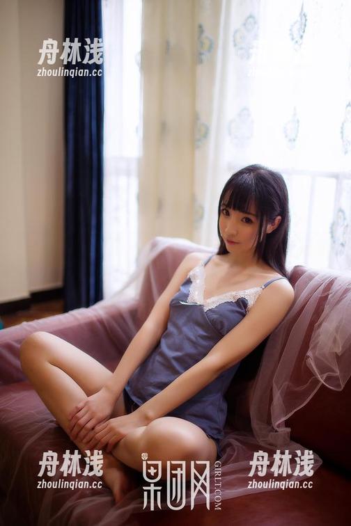 GIRLT果团网 - 写真走势狂潮：黄歆苑和她的美图丝袜大冒险！