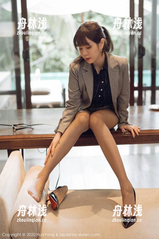 HuaYang花漾-易阳Silvia HuaYang花漾 - 短裤流行到这种程度,易阳Silvia的美图让我窥见新的时尚可能。