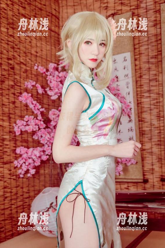 Kettoe Kettoe的连衣裙与私房气质,出乎意料的配合感