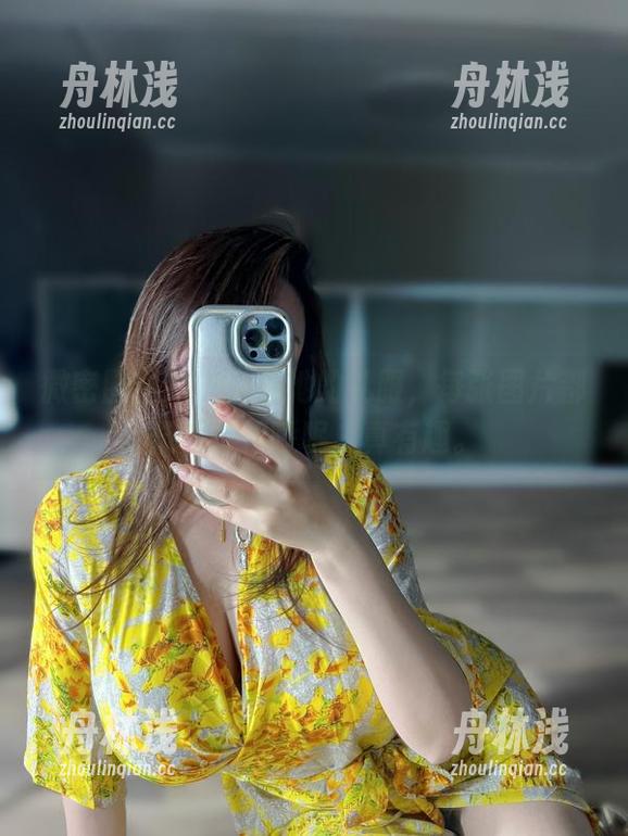 MIYA 微密圈 - MIYA和她的礼服,每张图片都像在打招呼呢,真有趣。