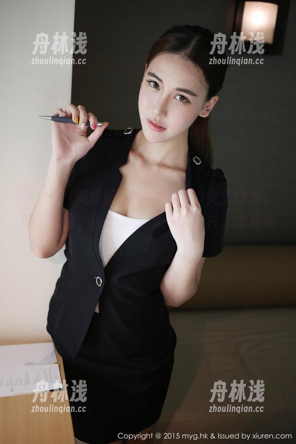 MyGirl美媛馆-徐微微mia MyGirl美媛馆 - 徐微微mia女王图集:披上华丽,内心却想要一袋薯片,太真实了