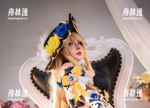这次的最新图册，SayoMomo给我们上演“甜美女仆与圣诞奇遇记”！