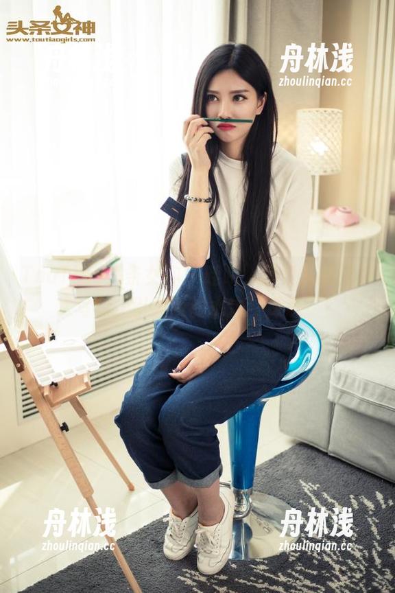 TouTiao头条女神-信悦儿 TouTiao头条女神 - 哇哦,信悦儿的死库水写真,引发我的水边‘深思’!