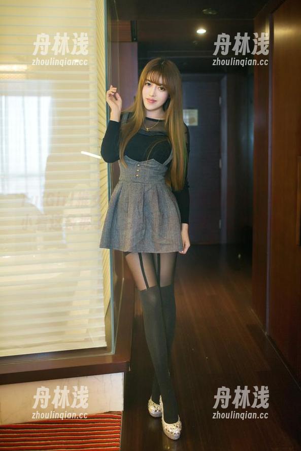TuiGirl推女郎 - 李丽莎的短裤写真：别小看这条裤子，它可是魔法裤，让她的魅力暴露无遗！