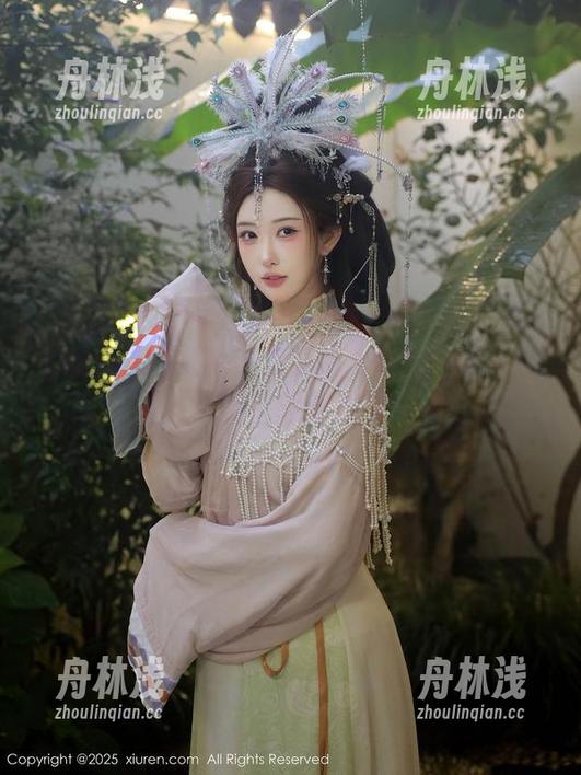 Xiuren秀人网-唐安琪 Xiuren秀人网 - 疯狂吃土的唐安琪:这组写真其实是在推销资源