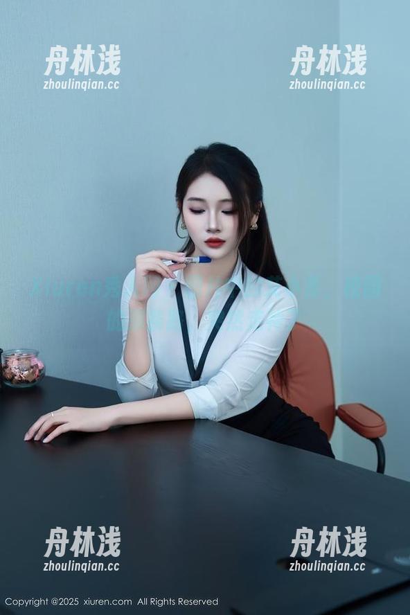 Xiuren秀人网 - 图片中的艾小青，校园的那条路，突然走神了