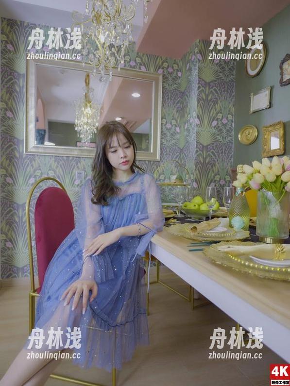 丽柜 - 沉浸在甜甜的校服中，高清分享这种青春难得！