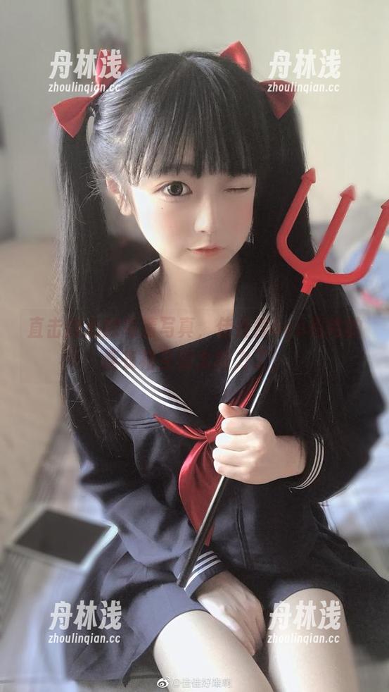 直击内心的高清写真，佳佳酱ovo和她的连衣裙互动太给力了！