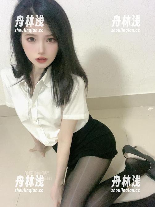下载专属：倦倦喵’s图集，甘雨和魅魔，进来就再也出不去了！