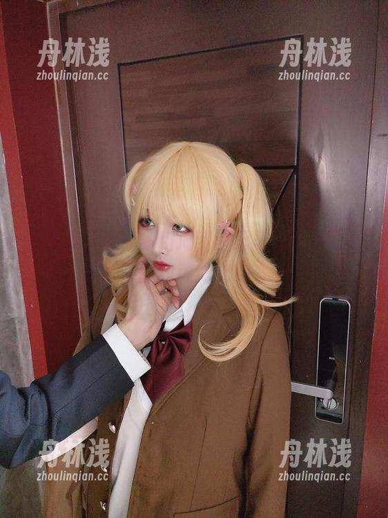 在凉凉子和喜多川海梦的无圣光下，写真中的迷幻之旅