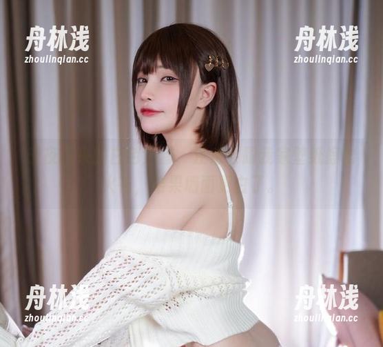 千夜未来的白色全套，注定会跟我家壁纸擦出火花，结果墙面更白了。