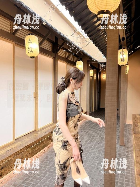 周妍希 微密圈 - 原图中的周妍希,圆红布兜让人意犹未尽,图片总是千变万化的另类!