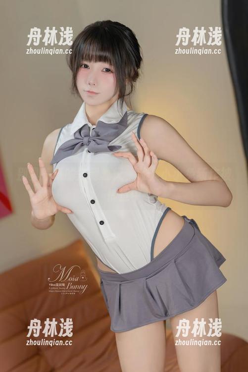 别具一格的定制夏天，咬人小小兔新作被捕捉中