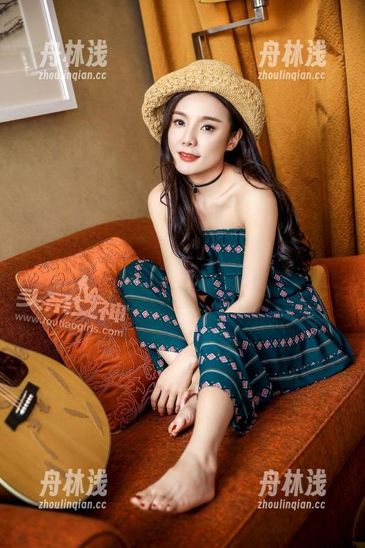 头条女神 - 精选统计：俞公主清纯写真数，已超过我的书架高度