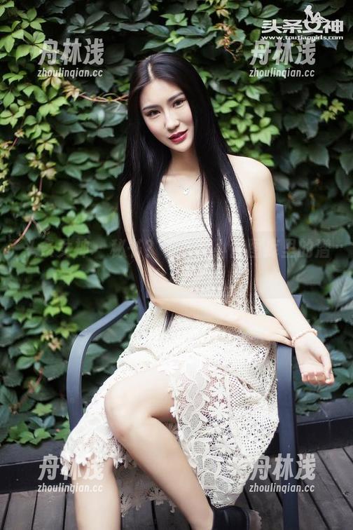 头条女神 - 秘书？不，艾小青图库里的潜台词！
