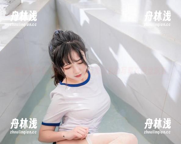 职业装不是那么严肃：奇行家狗崽的写真在网盘飘着