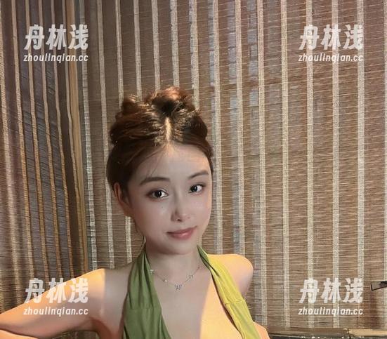 微密圈 - 奶雯的双马尾图包，精选完美，发尾摇摆间充满了点滴诱惑。