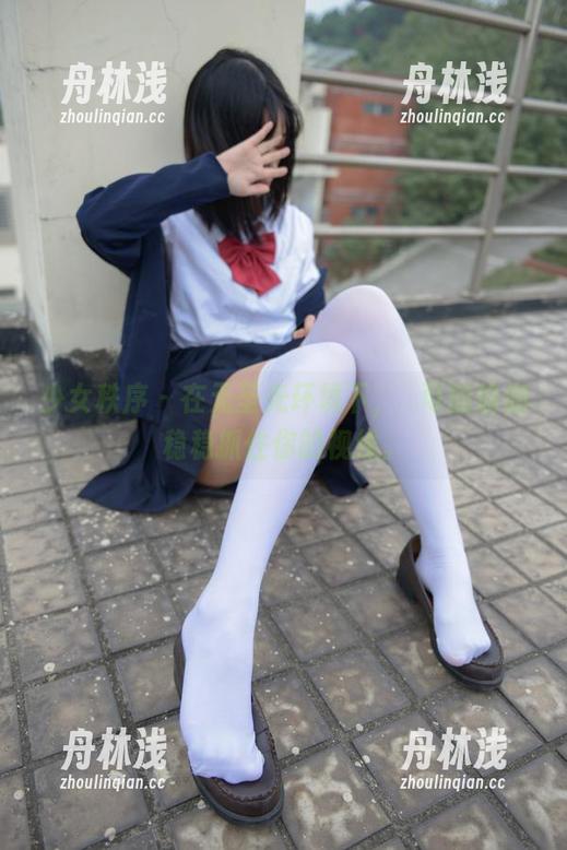 少女秩序 - 在无圣光环境下，晞可的瑜伽稳稳抓住你的视线。