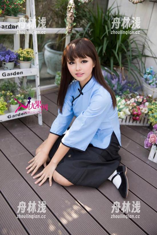 尤果网 - 唐溪若的私房美足图集，哎呀，这双鞋让我想起了春天的花开！
