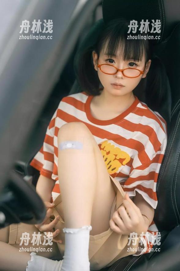 女王降临，幼水铃衣的写真资源现场直播，不看可太遗憾了！