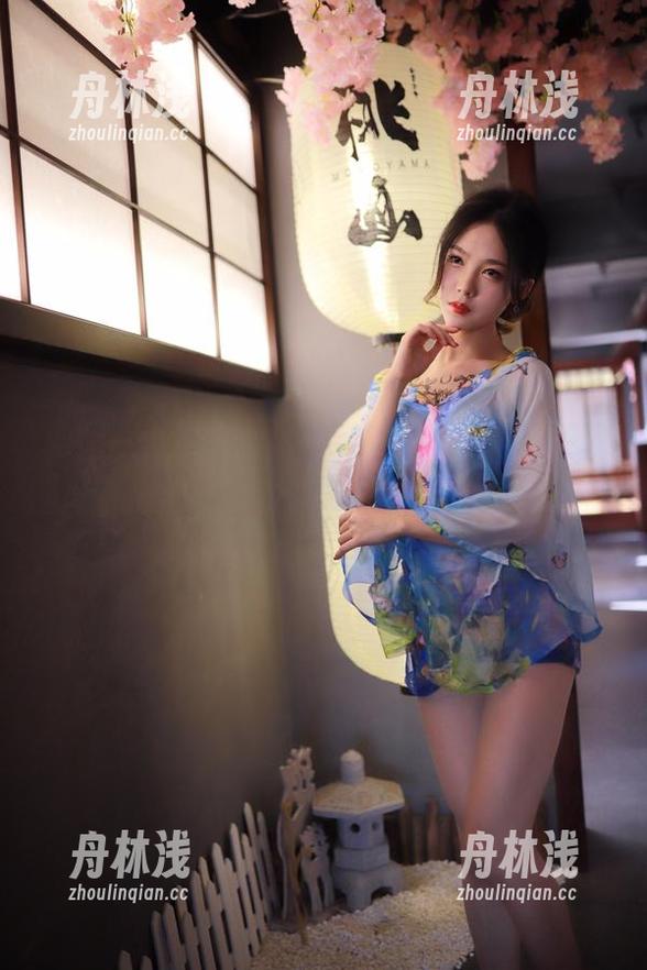 短暂的春光与抖娘利世的影子交织，免费美图让我们为生活里的平淡带点颜色。