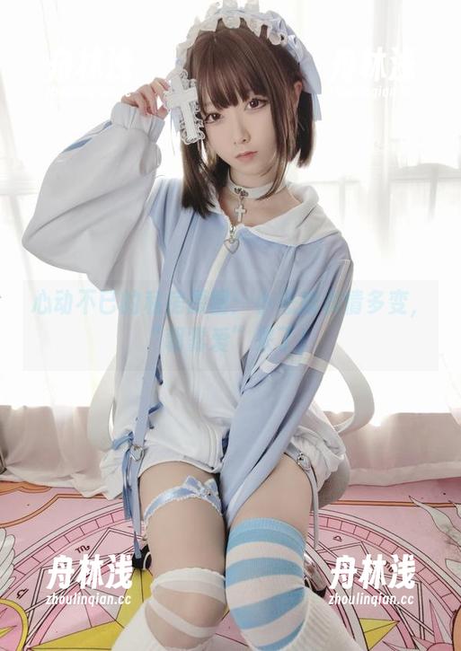 朝雾爱 心动不已的私房原图:小恶魔表情多变,“朝雾爱”来了!