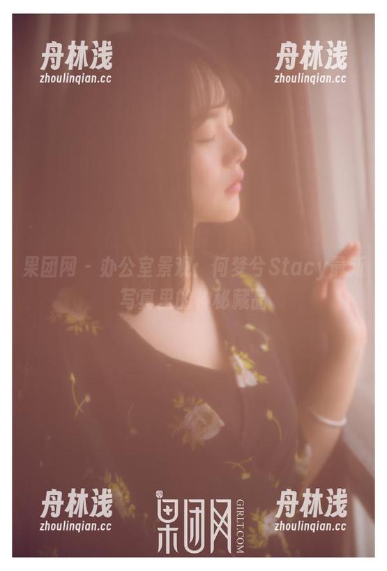果团网 - 办公室景观：何梦兮Stacy最新写真里的神秘藏品