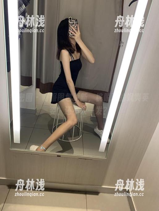 微密圈 - 制服图包更新，桃脱了的飒爽英姿，还不来一发？