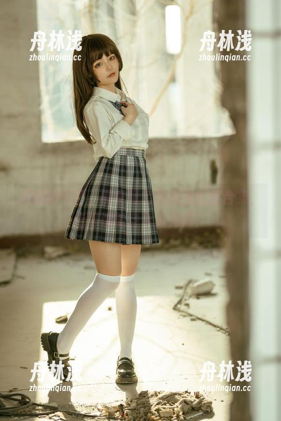 桃良阿宅 美腿集中营,桃良阿宅的高清长腿合集,走路都能自带闪光灯!
