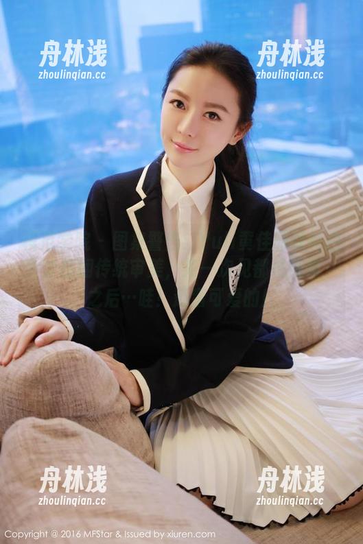 模范学院 - 图集警告：Yuli黄佳丽以纯白全套打翻传统审美，第一次见都是惊愕，之后…哇！还蛮可爱的！