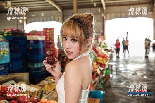 爱丝 - 高清写真，何冉的妹妹，能把我的打工仔梦连带着一起拍到！