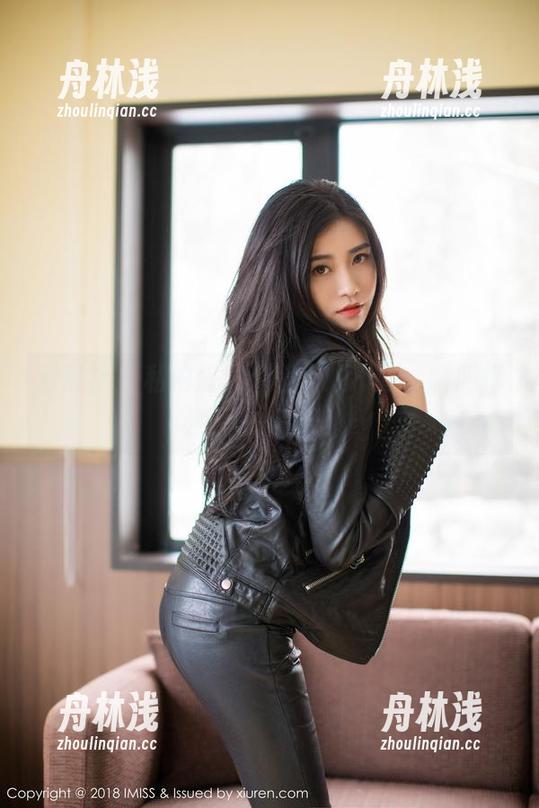 爱蜜社 - 私拍盛典：程小烦不烦，制服撑起了一片天！