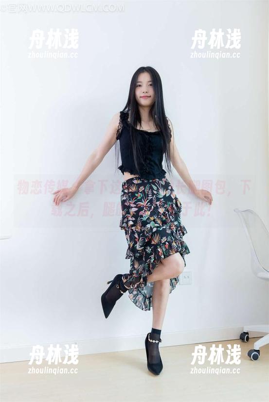 物恋传媒 - 拿下这个佳琪的长腿图包，下载之后，腿的诱惑不止于此！