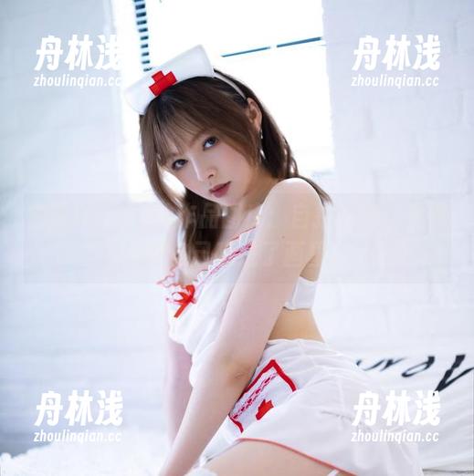 白露Bululu的作品图库：自拍之道，竟然是把自己玩进了画里。