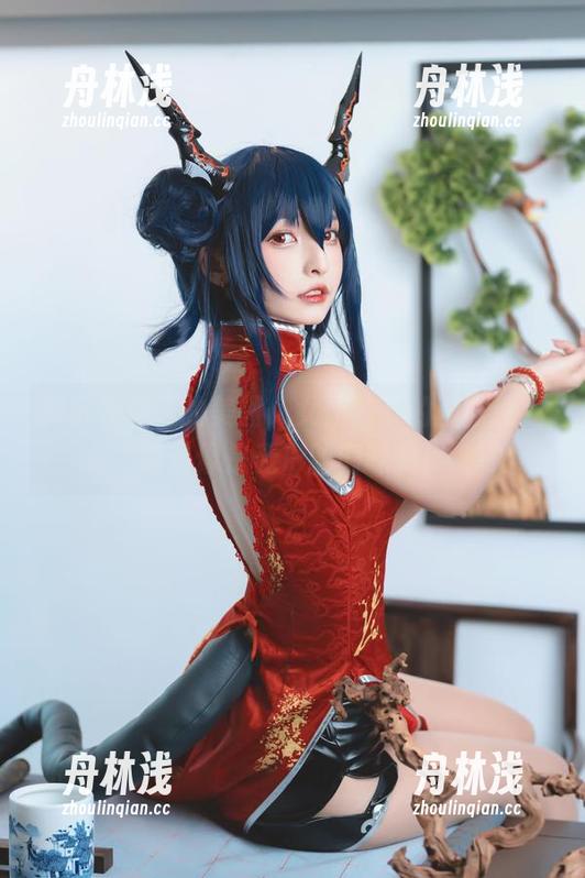 神乐坂真冬 神乐坂真冬的美图,女仆装下的幽默感,简直像是无形的调味料!