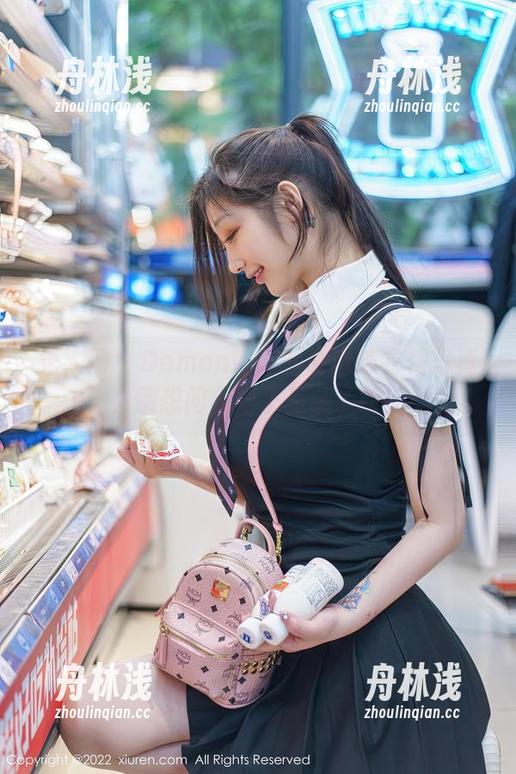 秀人网 - Demon瑶瑶的高清连衣裙写真，别想问我裙子里藏了啥！