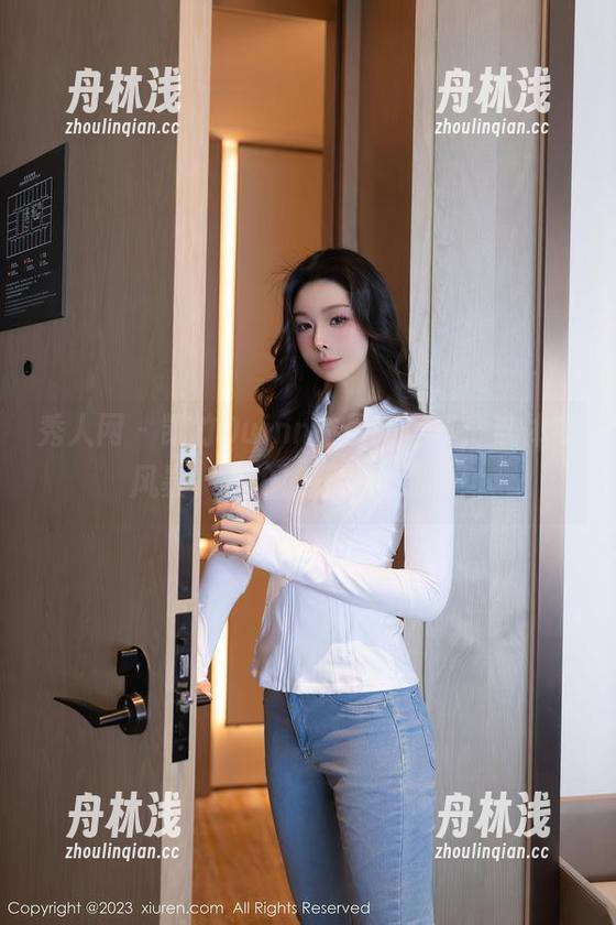 秀人网 - 凯竹Quinn的最新写真：连体衣风暴，不怕被打乱的那种！