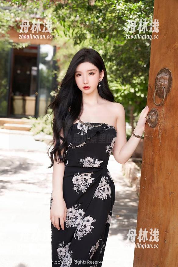 秀人网-刘婷婷 秀人网 - 刘婷婷的海边图集大更新:这个海角,她是风景里的主角。