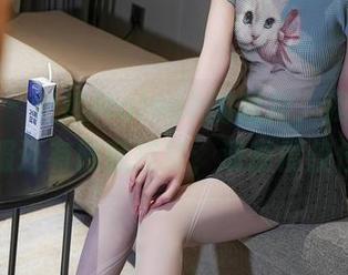 秀人网 - 安然Maleah的短裙，我发现这衣服还有隐藏技能，清晰度佼佼者