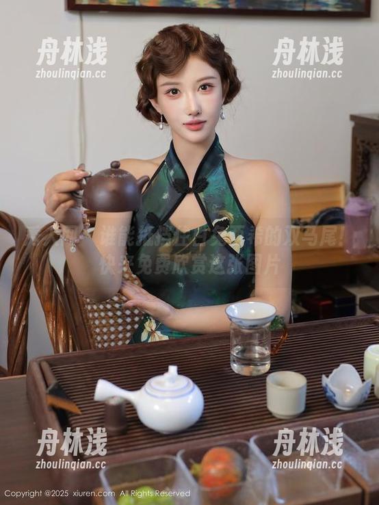秀人网-白兔西希 秀人网 - 谁能抵挡住白兔西希的双马尾!快来免费欣赏这张图片