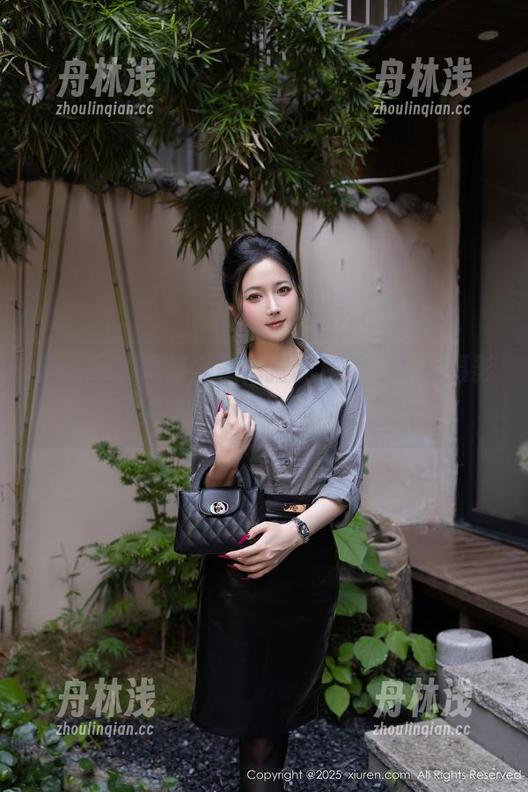 秀人网-风景尤美 秀人网 - 风景尤美,搭配白丝,这组摄影能给你“无声”的冲击感!