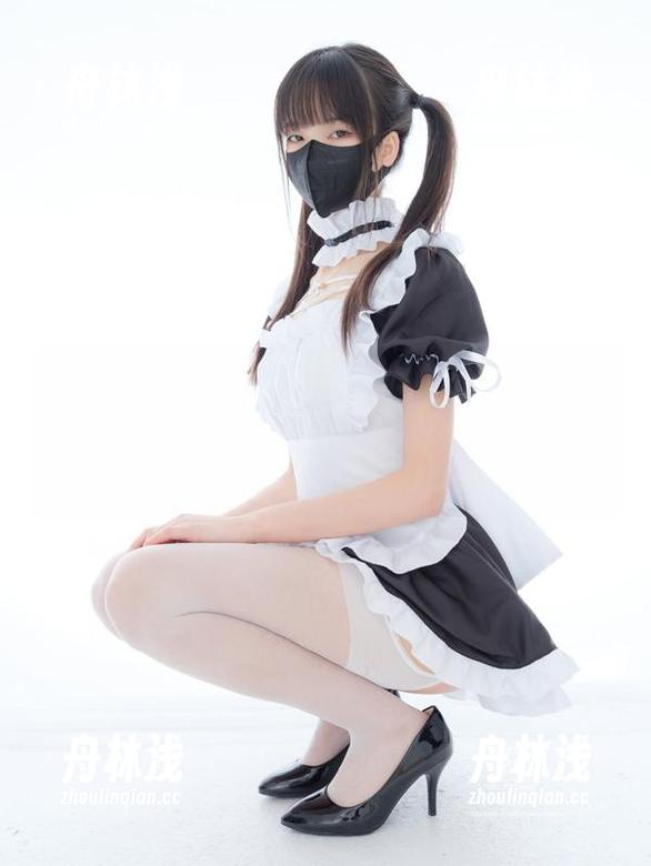 紧急企划 - 照片里的龙崎聆音和牛仔裤，你能分辨出哪边更显气场吗？美图武器上线！