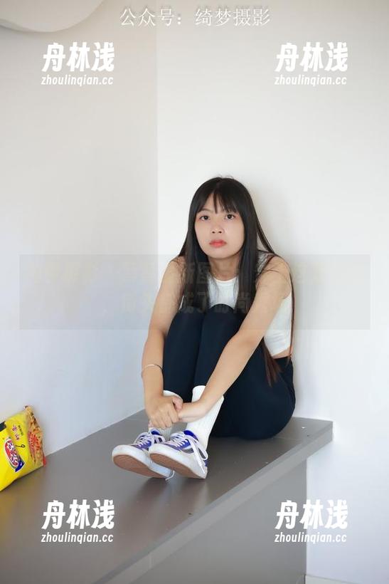 绮梦摄影 - 蔡蔡最新图片：穿上这双丝袜，街头都成了时尚秀场