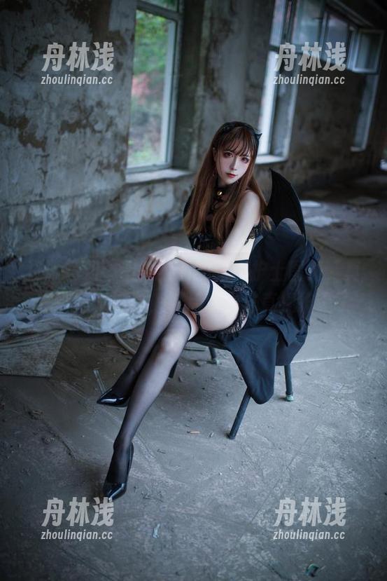 翎柒菜菜 资源驾到:翎柒菜菜的暗黑护士图集,真想给她个好评,以后没办法直视护士了