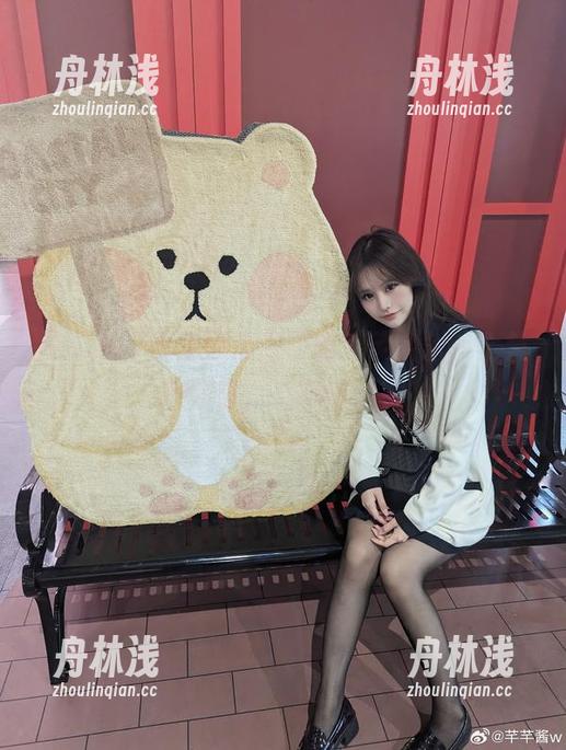 芊芊酱w 这年头,光靠可爱还不够?芊芊酱w全集在等你,下载试试?