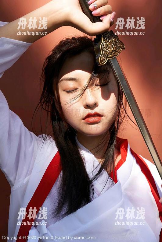蜜桃社 - 奶牛造型私拍合集，木奈奈却带来了一点不一样的牛奶味儿。