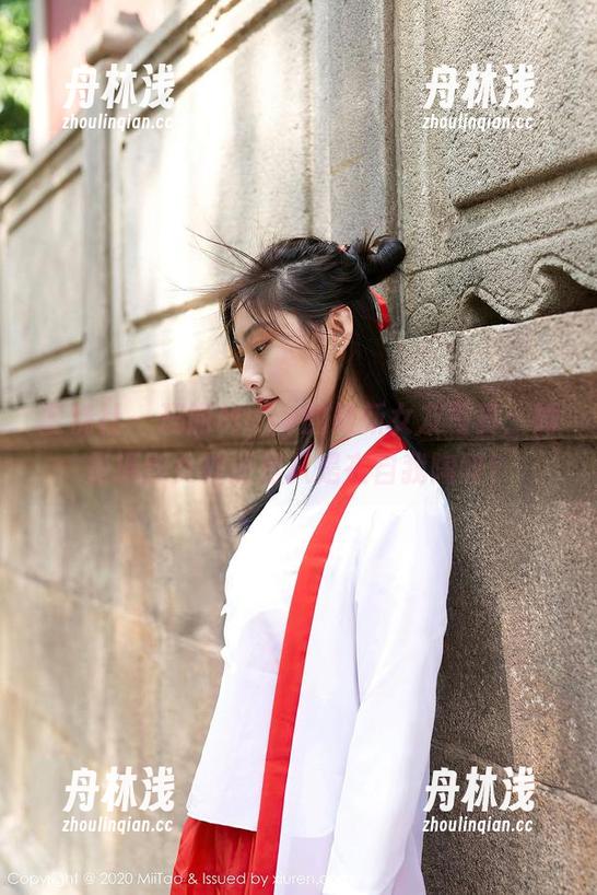 蜜桃社 - 玛丽Mary的最新女友写真：她是摄影女神还是只是在自我陶醉？