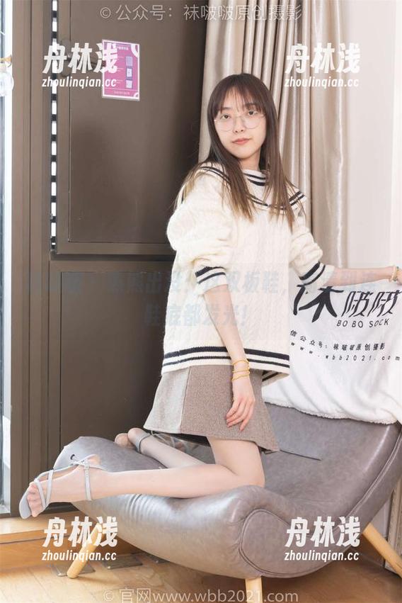 袜啵啵 - 熊熊出没：这双板鞋，高清到连鞋底都发光！